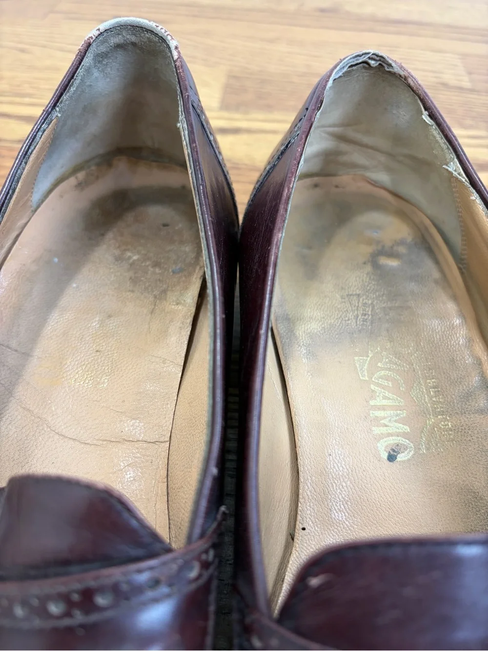 Salvatore Ferragamo Brogue Burgundy Brown Leather Tassle Loafer Shoes Vintage